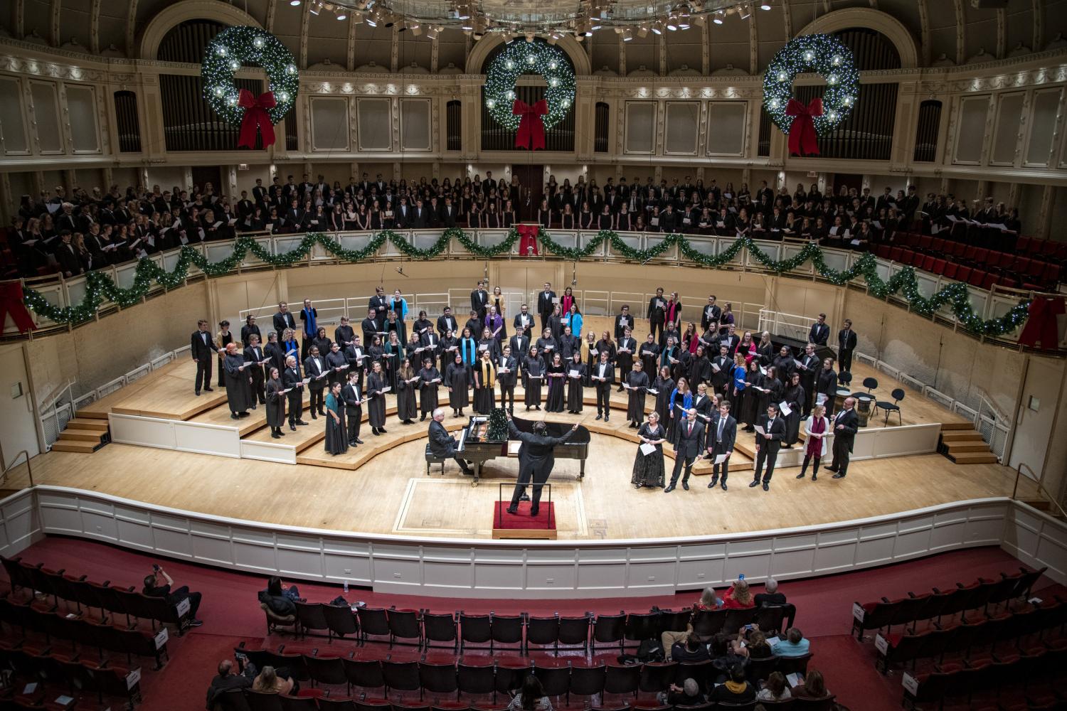 The <a href='http://goodenoviaceae.flcoastline.com'>全球十大赌钱排行app</a> Choir performs in the Chicago Symphony Hall.